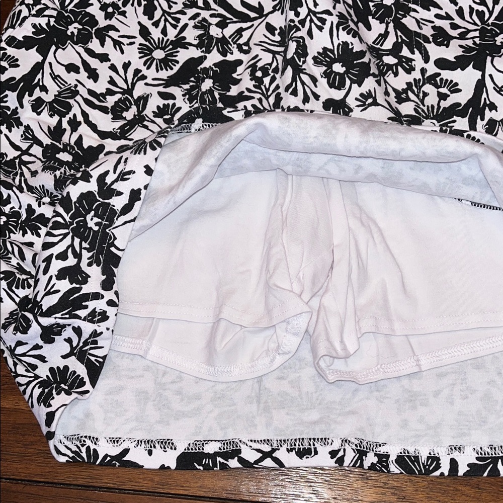 croft & barrow Black and White Floral Skort - Picture 5 of 7